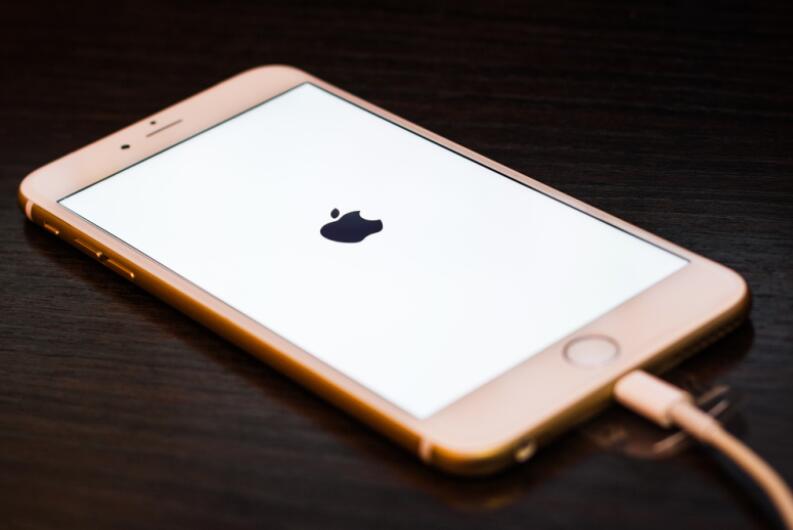 沈阳苹果手机授权维修点查询_苹果手机大降价，对iPhoneXR感兴趣